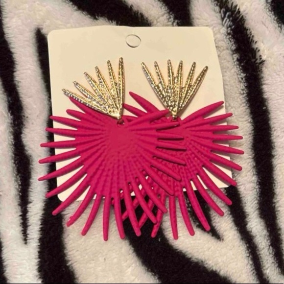 Zara “Radiance” Hot Pink Heart Crown Sunburst Beam Ray Regal Royal Gold Earrings - Picture 12 of 16